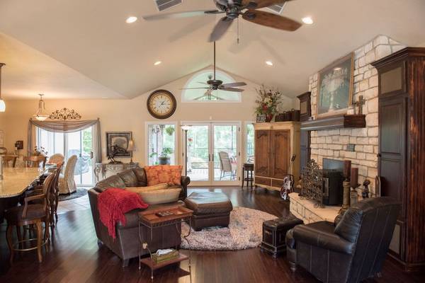 $200 / 4br - 4000ft2 - ALLURING FAMILY LAKEFRONT HOME ON TABLE ROCK LAKE (300 Redwing Dr, Kimberling City)63754855839491121