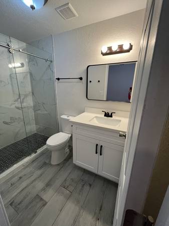 $1899.00 / 2br - 950ft2 - Fully rennovated and updated cute and cozy home63906680869123123