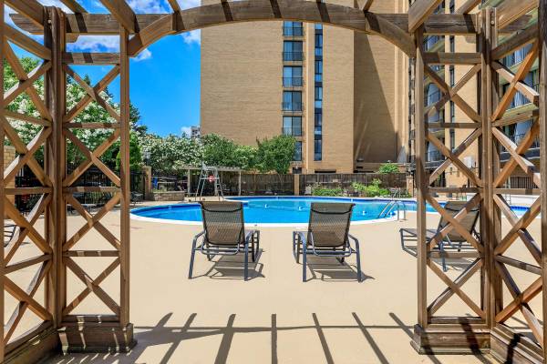 $1,848 / 1br - 725ft2 - 1B/1B, Unidades de lavadora y secadora en el hogar, Alexandria VA (250 S Whiting St, Alexandria, VA)63843419342979124