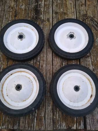 Ribbed Solid Tire 9" x 1.75", 1/2" Bore Size - 4 1