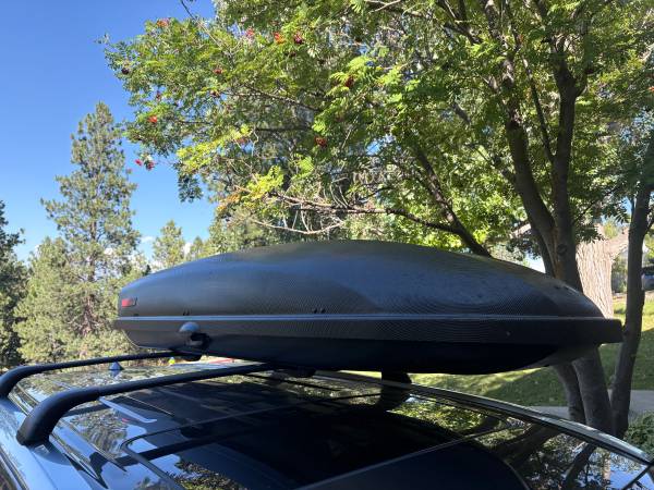 Yakima SkyBox 12 Carbonite 1