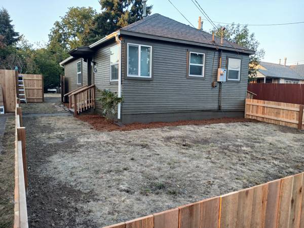 $1,550 / 2br - 2 Bed, 1 Bath, Fenced Yard, New Laminate Flooring, Free Applications (Lebanon)63851765505793120