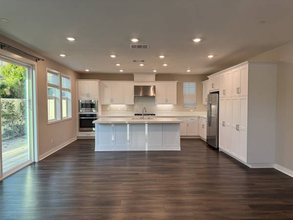 $5599.00 / 4br - 2325ft2 - Spacious 4 Bed, 3.5 Bath Multi-Family Unit in Carlsbad, CA - Available63878584144257120