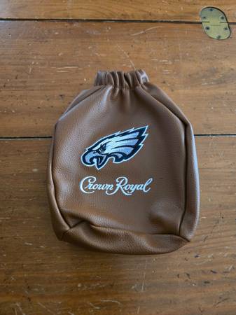 Limited edition crown royal/eagles pouch 1