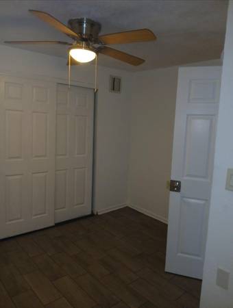 $1,460 / 2br - 842ft2 - Two bedroom home with fenced in yard! (Peacock Crossing)64002493147777123