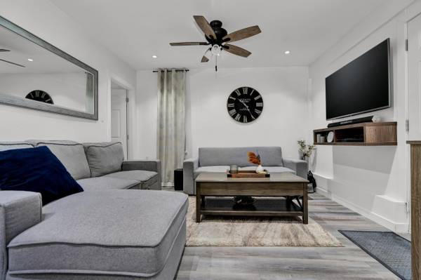 Entire House for Rent or Separately: 3 bed/2 bath or 2 bed/1 bath 1