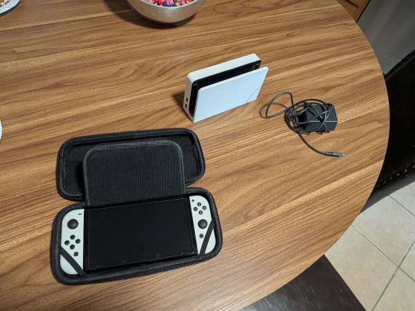 Nintendo Switch OLED 1