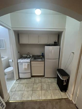 $600 Studio for rent (Lakeview East)64041647115267122