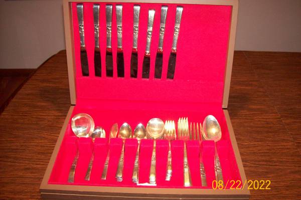 1948 Oneida Community Morningstar Flatware Set 1