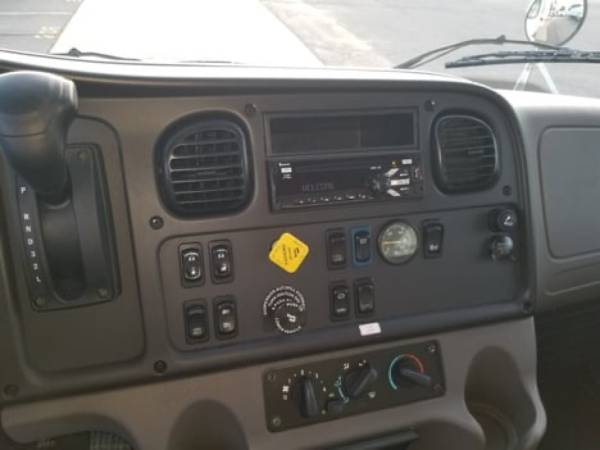 2020 Freightliner M2 106 28' - Photo 12