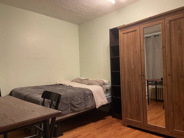 $1,150 Dos habitaciones acogedoras con compañeros de cuarto limpios para estudiantes de posgrado cerca de la Línea Naranja (Malden, Oak Grove)63614178373505124