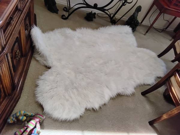 Fur Throw Rug 1
