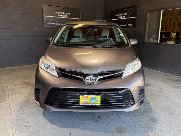 2018 TOYOTA SIENNA* TÍTULO LIMPIO/CARFAX * BUEN ESTADO * FINANCIAMOS * - $18,990 (concord / pleasant hill / martinez)63471009616643121