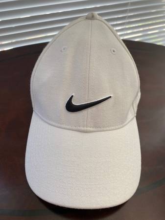 White Nike baseball cap (legacy9) 1