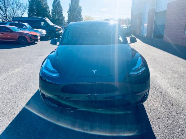 TLC CAR FOR RENT  TESLA 1