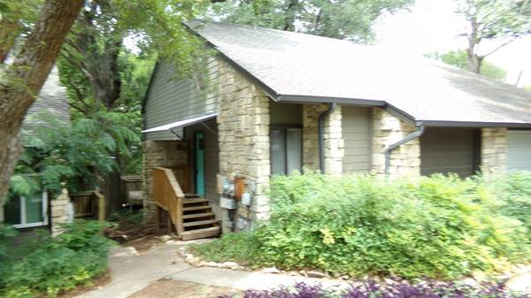 $1,895 / 2br - 900ft2 - 2/2 Duplex for $1895 in 78704! Split Level/Garage/Deck! (Lamar/Manchaca)63922559247491120