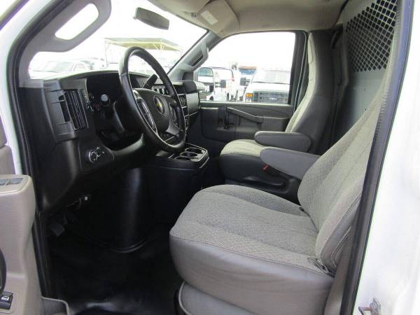2016 Chevrolet Express G-2500 - Photo 13