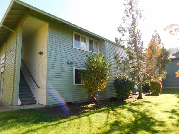 $1,775 / 2br - 985ft2 - Renovated 2 BR 2 Bath! W/S/G Included! Ready Now! (Aloha)63842022618499124