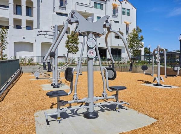 $2,419 / 2br - 1045ft2 - 2 bedroom, Washer and Dryer In Home, Large Conference Room (2615 E Date Palm Paseo , Ontario, CA)64028084023041121
