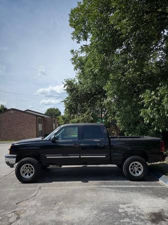 2005 Chevrolet Silverado 1500 crew cab - $10,00063625105570051122