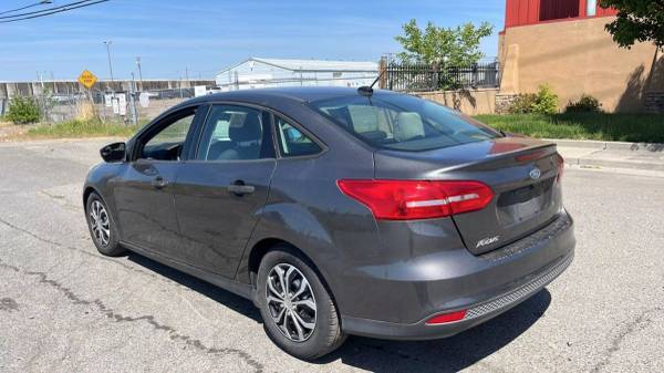 2015 Ford Focus  S Sedan 4D Sedan - $4,600 (Real Deal Auto)63619305895555123