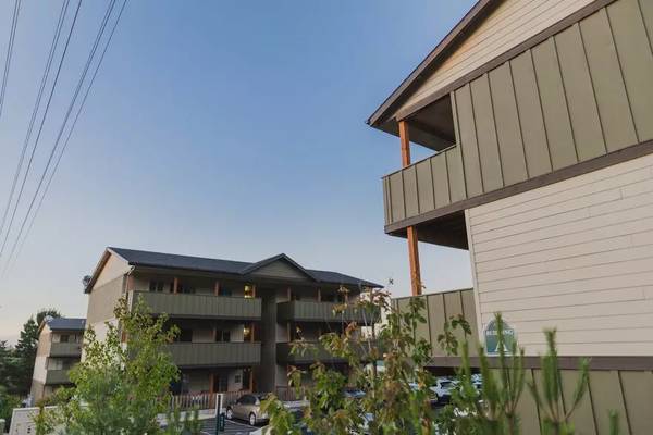 $1,500 / 2br - 900ft2 - Luxurious 2 bedroom, 2 bath! Great location!! (LINCOLN CITY)63620943378691122