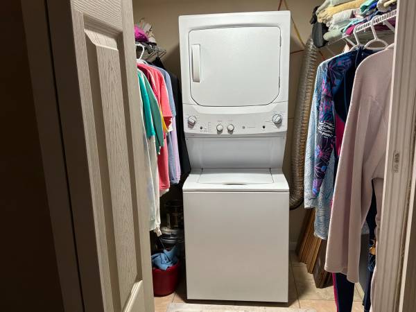 Stackable washer dryer 1