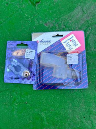 Phoenix Gold Battery Terminal and Cover (NEW) 1