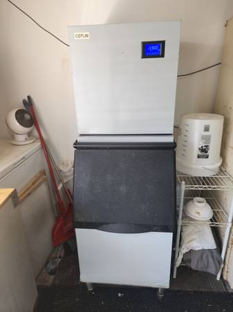 Commercial ice maker 1
