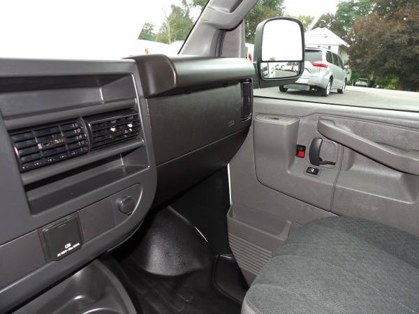 2025 GMC Savana 2500 - Photo 14