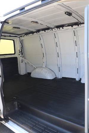 2017 Chevrolet Express 3500 - Photo 10