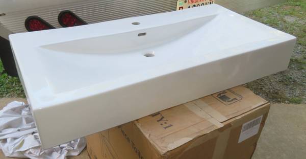 Vanity Top White Porcelain with Integrated Bowl New Unused OS 1