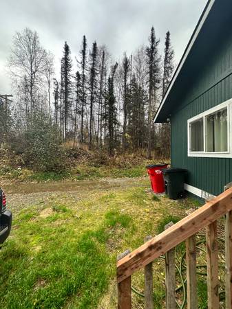 $1,700 / 2br - 800ft2 - 2 bed 1 bathroom- pets OK - plenty of parking (Wasilla)64014172645379123
