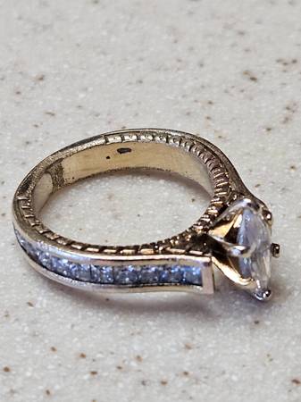 Anillo hermoso, encontrado65431103134338122