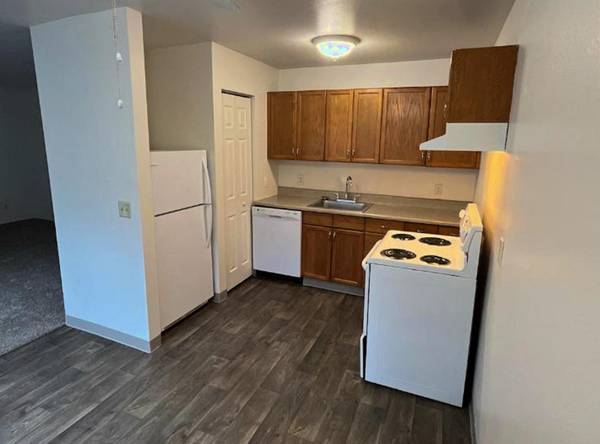 $1,400 / 2br - 24-Hour On-Site Laundry Facility, Pet Friendly - Two Bedroom (Portland)63615696207619123