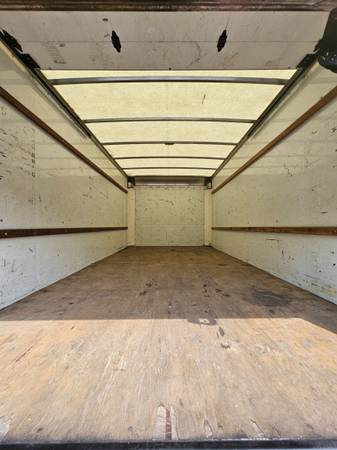 2021 GMC Savana 3500 16FT - Photo 12
