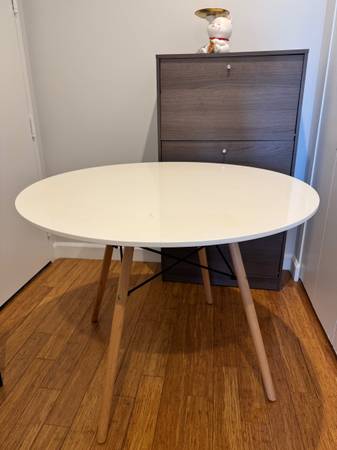 39” round table 1