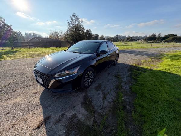Used 2023 Altima 1