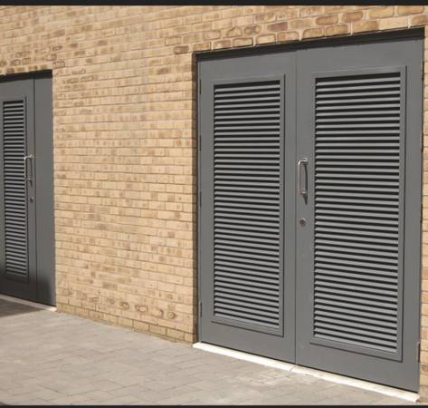 3' x 6' 8”full vented fiberglass door 1