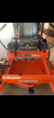 Z724XKW Commercial Kubota Zero Turn 54in with warranty and low hours 1