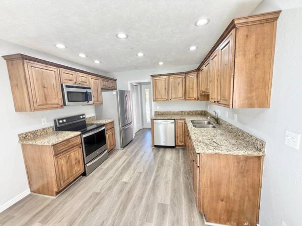 $2600.00 / 5br - 2416ft2 - Spacious 5-Bedroom Townhouse - Recently Updated Throughout.63969054339714120