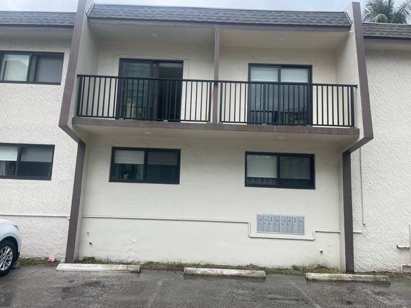 $2,200 / 2br - 819ft2 - Multi-Family in Miami (Miami)64002015265794124