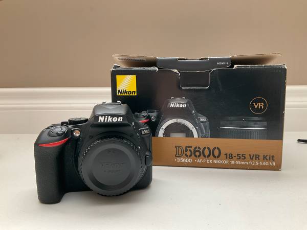NIKON D5600, AFP 18-55 G DX, XL Screen 3.2”Bluetooth,WiFi,MINT