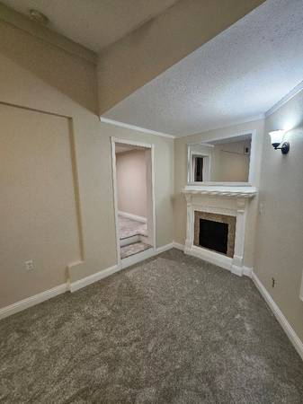 $1695.00 / 1br - 700ft2 - Lake Oswego first edition with views of Tyron Creek63777293713155123