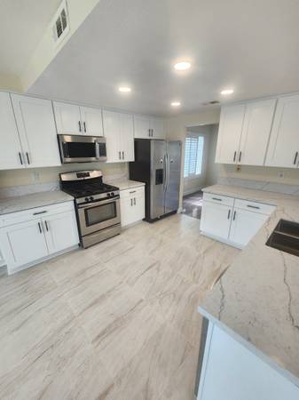 $4,650 / 4br - 2100ft2 - Spacious 4bed/3bath house in Vista (Vista)63701586456321120