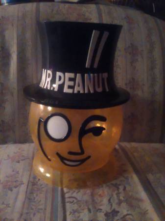 Planters Peanut Display 1