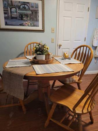 Round dining table with extension and chairs 1