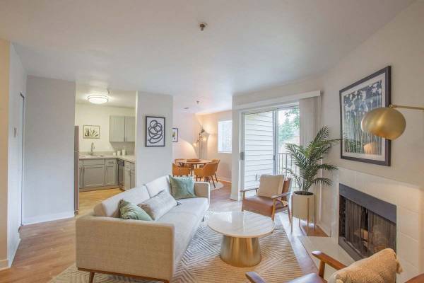 $1,515 / 1br - 677ft2 - BBQ/Picnic Area, Pet Park, Balconies/ Patios/ Decks (12200 SE McLoughlin Blvd, Milwaukie, OR)63831251783811123