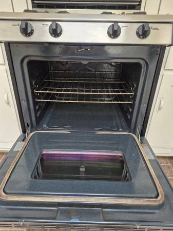 FLASH SALE!!! WOW!! 4 years old 30" Magic chef gas range 1