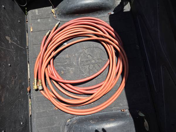 Two air hoses 1
